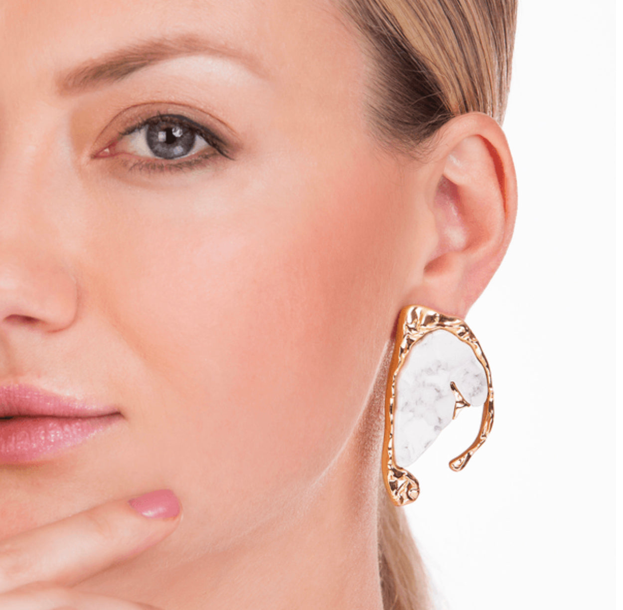 DISPARATE EARRING